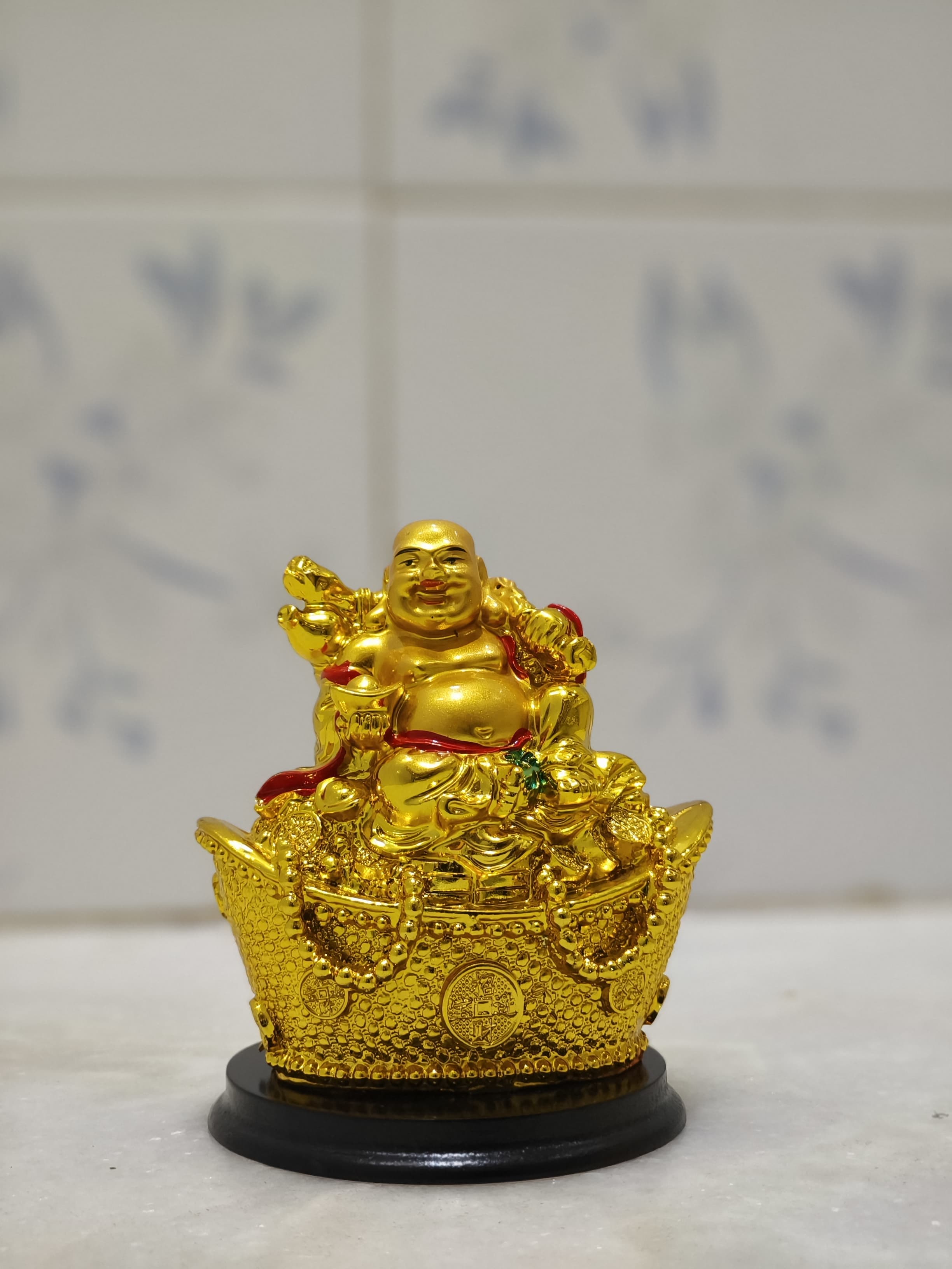 ✨ **Golden Laughing Buddha Treasure Showpiece** 💰🍀