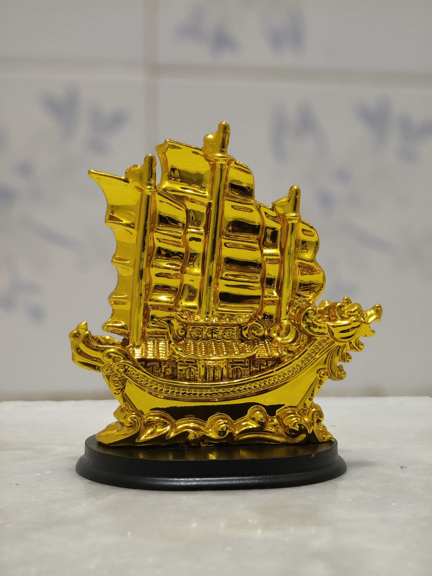 🚢 **Golden Royal Sailing Ship Decorative Showpiece**