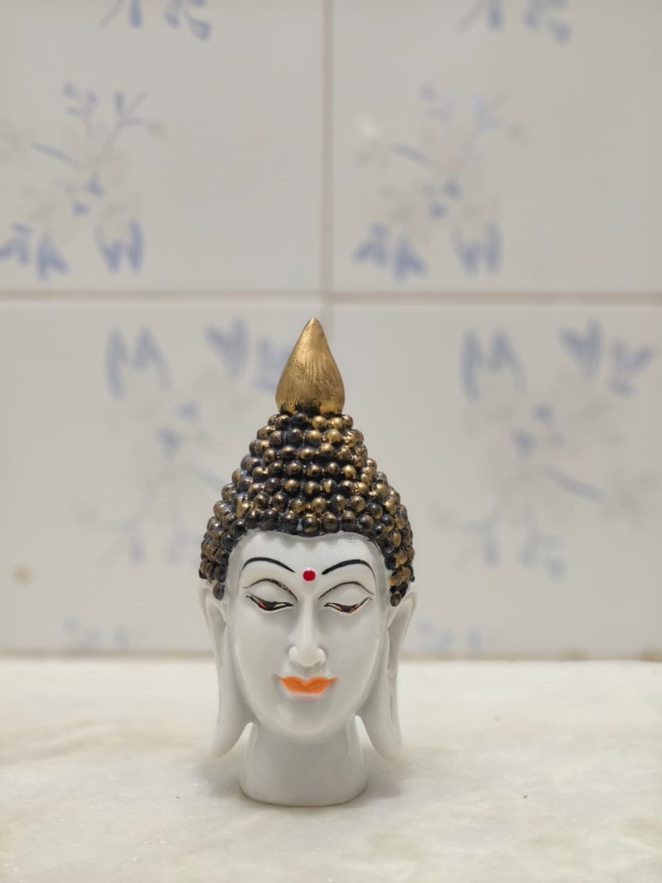 🪷 **Elegant Buddha Face Decorative Showpiece**