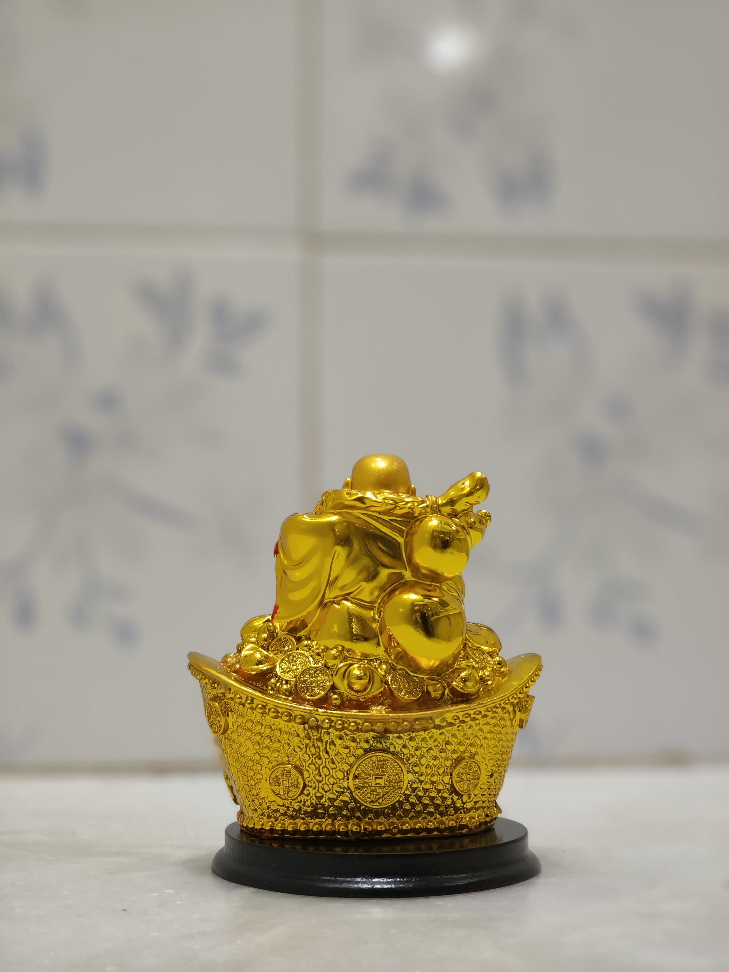 ✨ **Golden Laughing Buddha Treasure Showpiece** 💰🍀