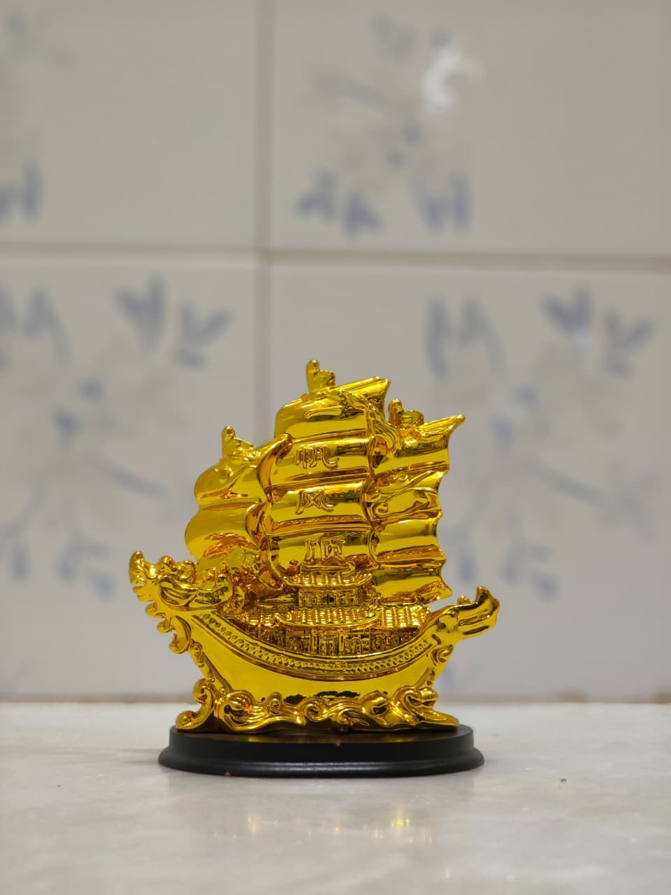 🚢 **Golden Royal Sailing Ship Decorative Showpiece**
